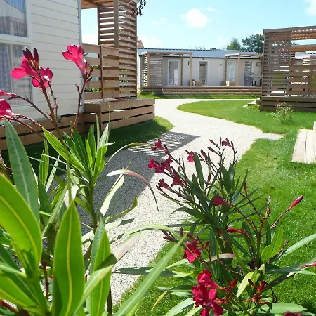 Ulvf Les Beaupins Hotel Saint-Denis-d'Oleron Exterior photo